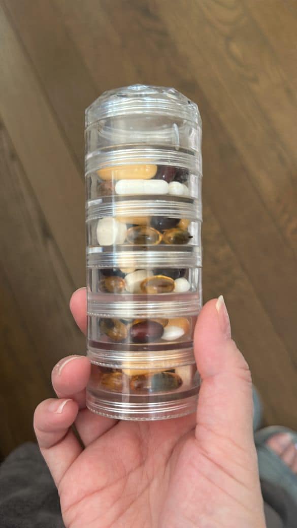  サプリは一日3回飲む。体内の必須参考ミネラルと有害金属を測定するオリゴスキャンを定期的に行い、必要なサプリを選定している