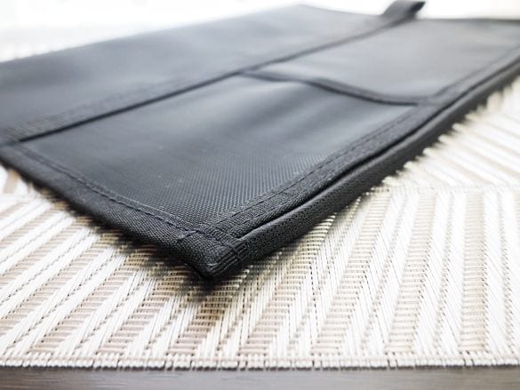 「ナイロンメッシュ 縦型書類ケース・仕切り付」690円/税込