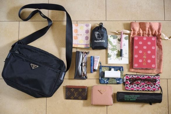  旅の荷物はリュックやショルダーで最低限に（『60代から夢をかなえるひとり旅』より）