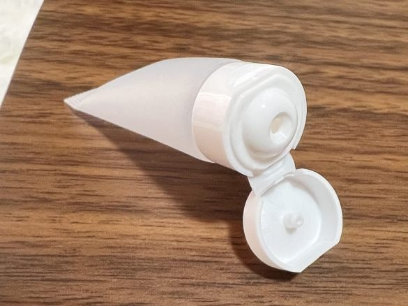 セリア　チューブボトル