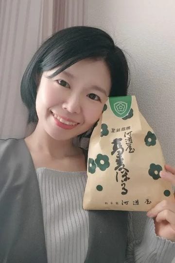  近影。友人のお土産がおいしかった時の私です