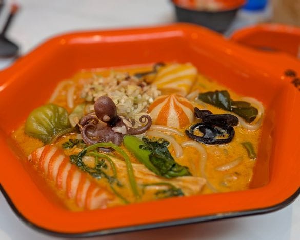  行列グルメとして定着しつつある麻辣湯（マーラータン）
