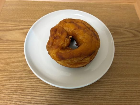  裏面はチョコがかかっておらず、ケンタッキーのビスケットみたい