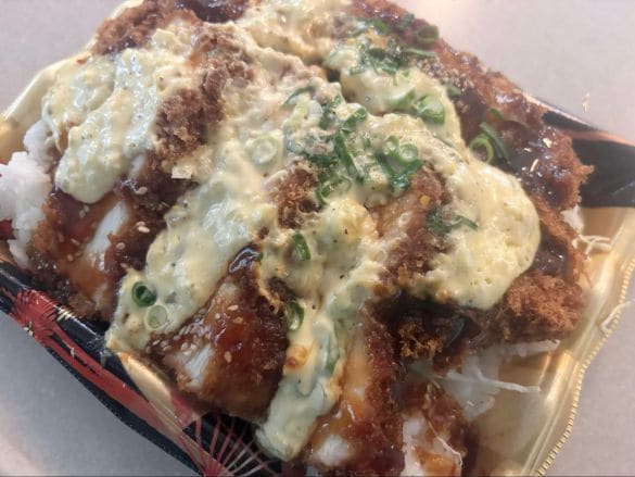 「ボリューム満点でコスパ抜群!!」“話題のスーパー”で発見。399円の天丼＆そばセット、メガ盛りチキンカツ重などおすすめ弁当4選