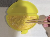 レンジでオムレツが作れるなんて！ ダイソーで220円だけど“確実に元が取れる”、朝の時短の救世主