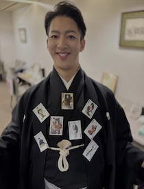 「祖父は昭和の大スター」“日本一美しいなで肩”を受け継ぐ33歳俳優とは。歌手と演技を両立する共通点も