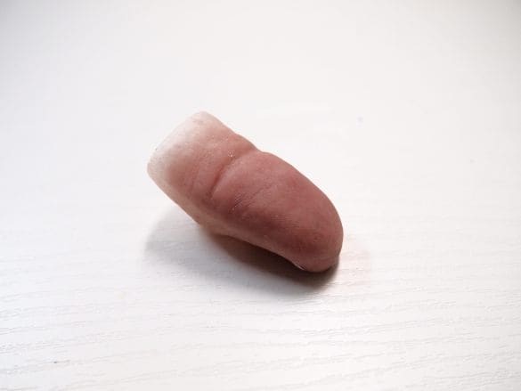  よく見ると指紋までも再現されている