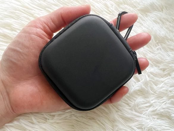 ダイソー　マルチケースカラビナ付