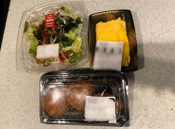  別のスーパーにて購入したお惣菜。裏側を知ると感慨深い