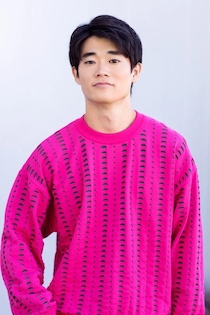 キムタク主演作でデビューした28歳俳優の“まさかの父親”。サッカー界レジェンドの父に激似の“短髪姿”に注目
