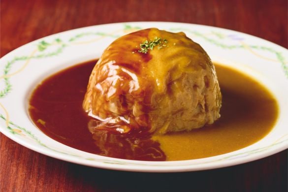  カレー＆デミグラスの2種の絶品ソースがかかった「特製ロールキャベツ」
