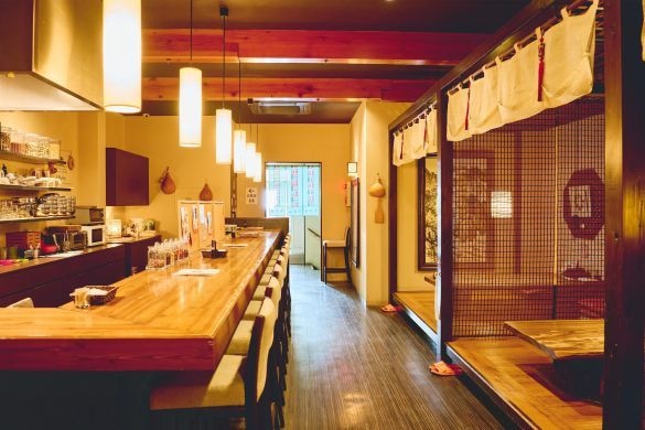  生野コリアタウンのカフェ「流れる千年」の店内