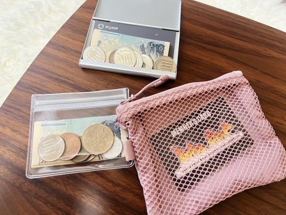 スマホ決済派の“お財布未満”にちょうどいい！身軽に出かけたい日の「無印良品ミニケース」ガチ比較