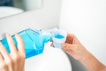 1日2回はNG？「マウスウォッシュの使いすぎ」で痩せにくい体に。殺菌に頼らない“正しいケア”は