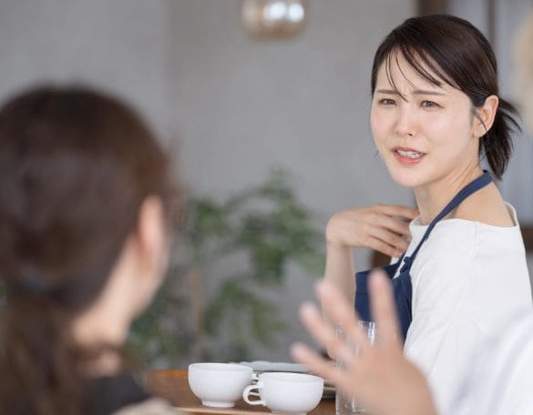 クレーム対応する女性店員
