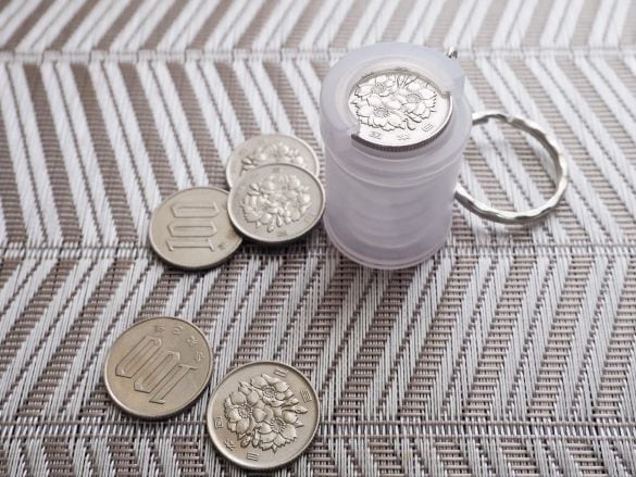 ダイソー　コイン収納キーホルダー（バネ式）