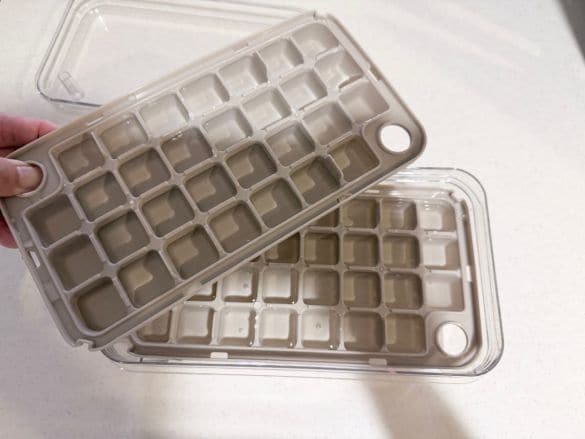 氷を一度に60個も作れる! 3COINS「880円製氷器」は夏の必需品。ワンプッシュで取り出しも快適