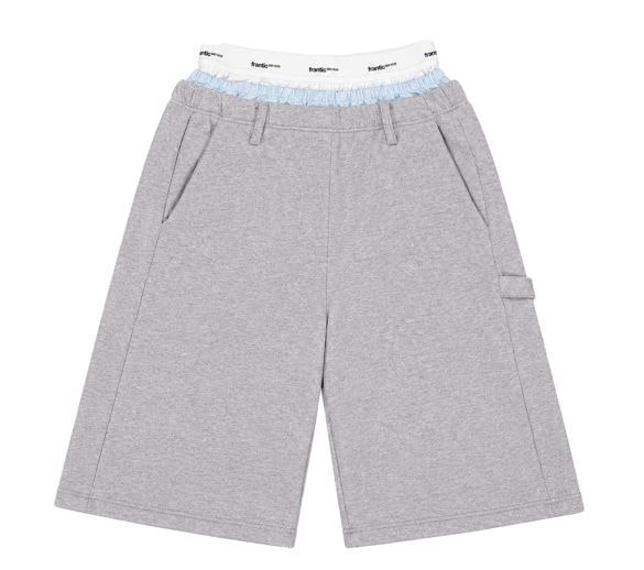  frantic serviceオンラインショップより。下着チラ見せっぽい布が縫い付けてある。ZOZO TOWNでは税抜17,753円！（6月30日時点）