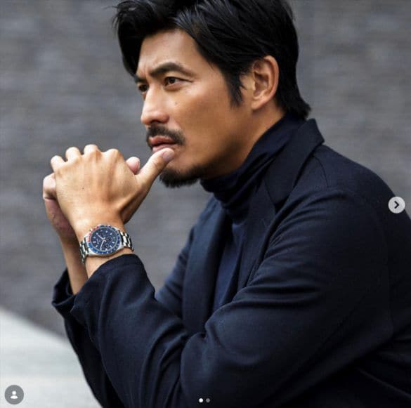 坂口憲二、絶頂期を襲った「難病」からの復活。一時は車いす生活に…50歳のいま“劇的な変化”に挑む覚悟