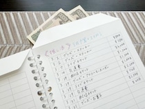 「あといくら使える？」がひと目でわかる。無印良品の家計簿封筒が、キャッシュレス時代の救世主だった！