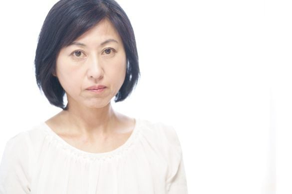 怒る　不機嫌　女性