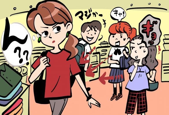 息子のTシャツを借りて赤っ恥。“背中の文字”に気づかずスーパーへ／びっくり体験人気記事BEST