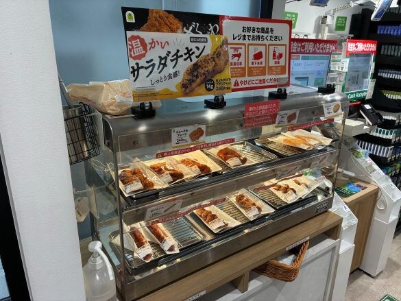  お惣菜からスナック菓子まで充実