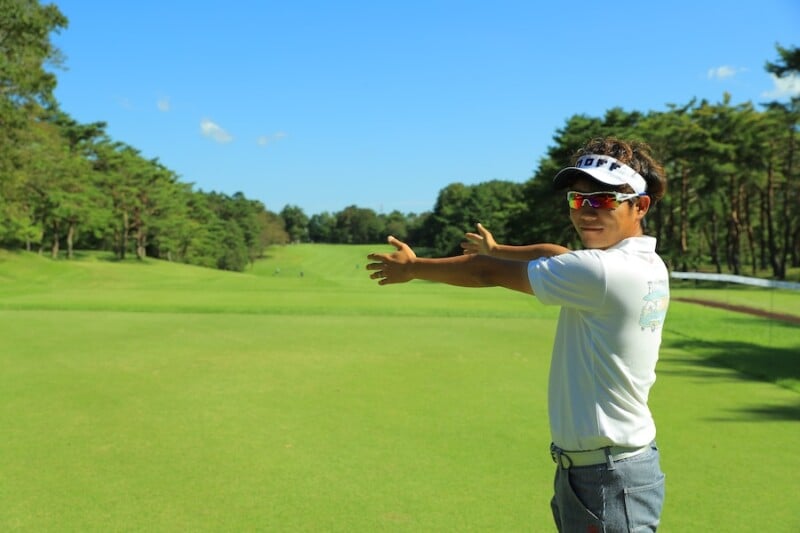 男子プロが”ドッグレッグホール”の攻略法を解説!「よく見てほしいのが…」