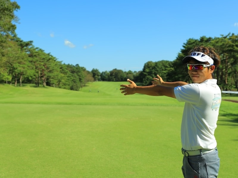 男子プロが”ドッグレッグホール”の攻略法を解説!「よく見てほしいのが…」