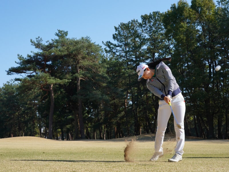 「ハイボール&ハイスピン」を打つアドレスとは?人気コーチが解説