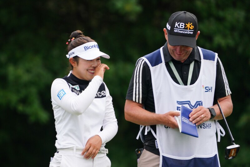 女子プロ、集中しすぎてハプニング！同伴者に平謝り