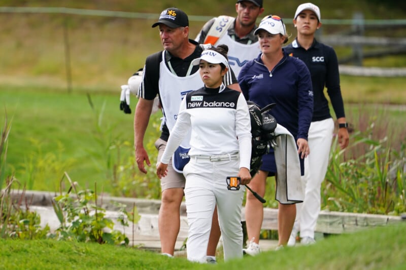 女子プロ、集中しすぎてハプニング！同伴者に平謝り