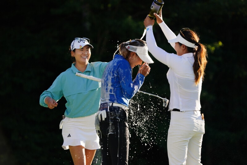 女子プロ、集中しすぎてハプニング！同伴者に平謝り