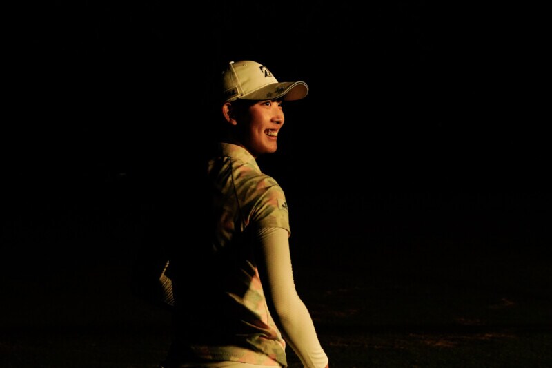 なぜ?女子プロが真っ暗闇の中でプレー!米ツアーの意外な洗礼