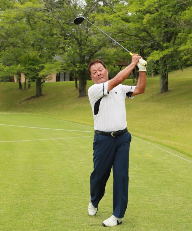 歳をとっても深い捻転で飛ばすコツ！シニアプロが解説