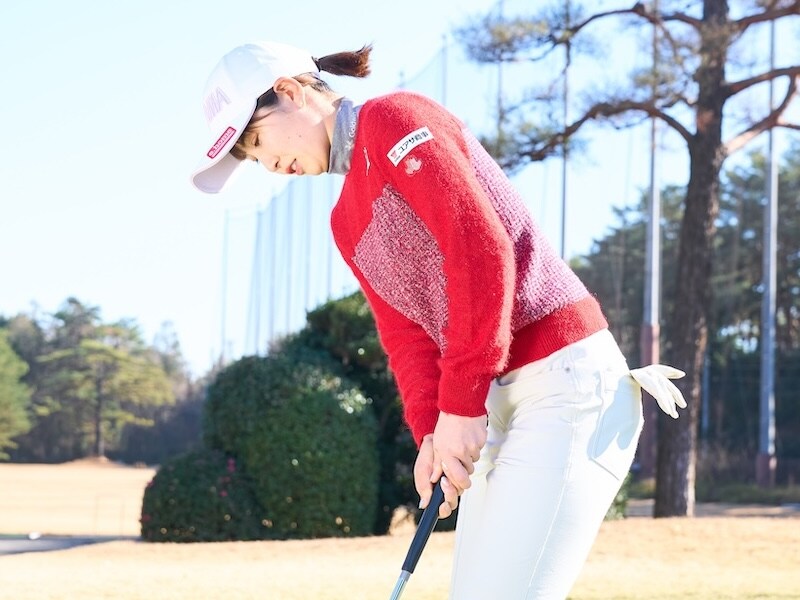 女子プロが教えるパット上達の秘訣！肩と腕の五角形をキープして打つ