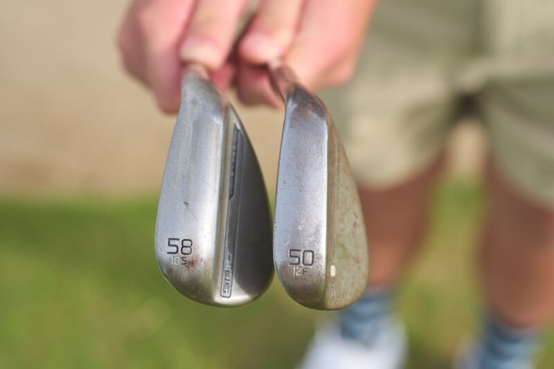 バンカーの“上級テク”を解説！距離の打ち分けやスピンのかけ方とは？