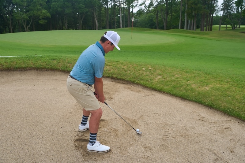 バンカーの“上級テク”を解説！距離の打ち分けやスピンのかけ方とは？