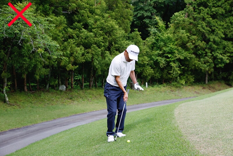 左足上がりから上手く寄せるコツとは?男子プロが解説