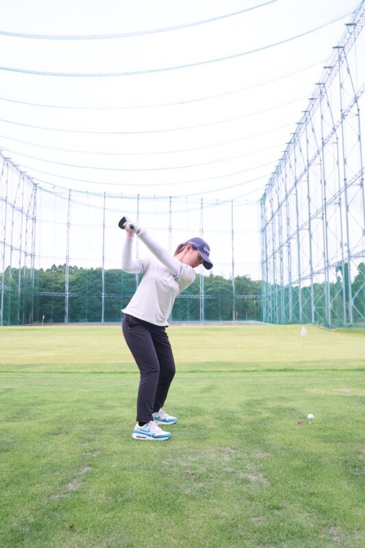 清本美波が教える飛距離アップのテク!体をタテに動かして地面反力で飛ばす