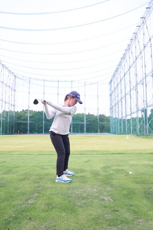 清本美波が教える飛距離アップのテク!体をタテに動かして地面反力で飛ばす