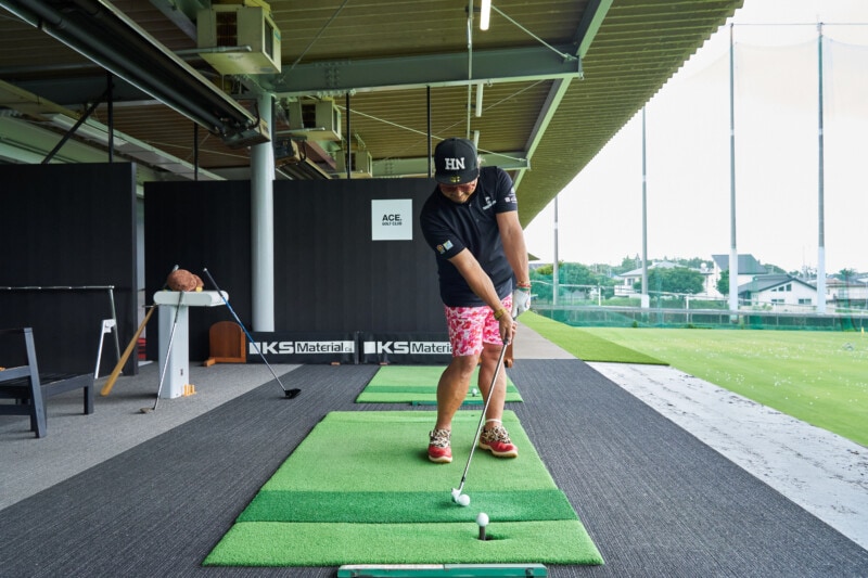 飛距離を伸ばしたいなら「クロスハンド打ち」で練習しよう！人気コーチが解説