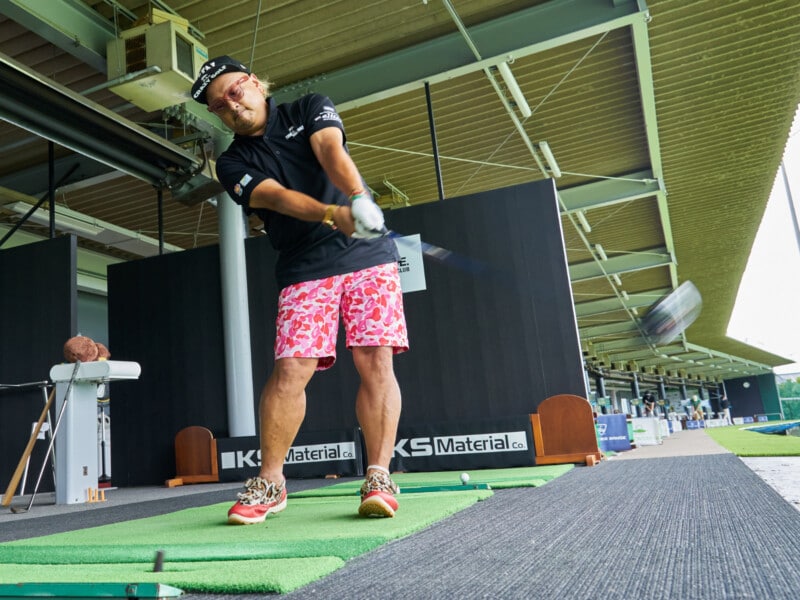 飛距離を伸ばしたいなら「クロスハンド打ち」で練習しよう！人気コーチが解説