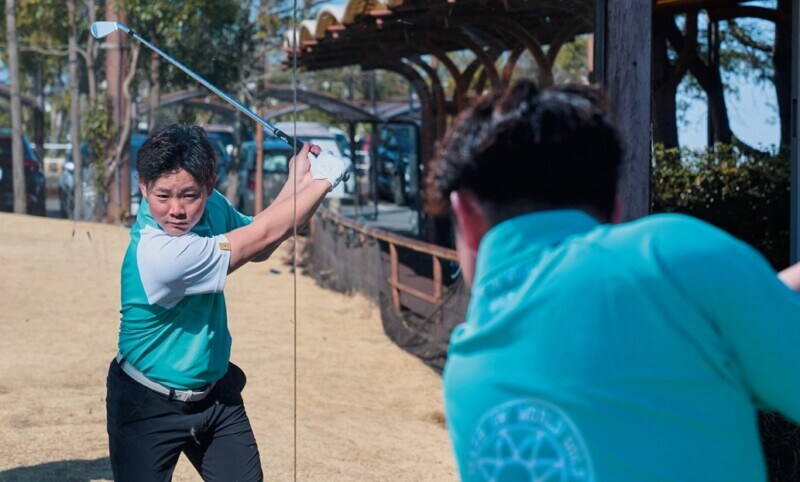 アイアンショットで飛距離が出ない人は要注意!ミスの原因と解消法をレッスン