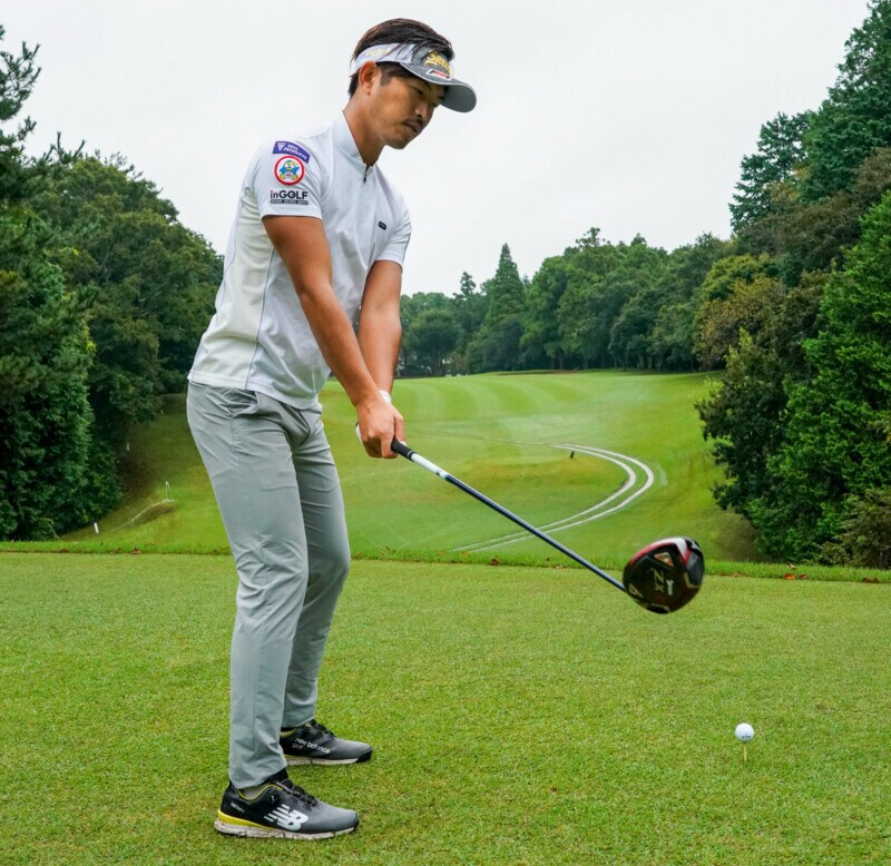 フェースの向きをコントロールするコツは?「背中のラインと…」人気コーチが解説