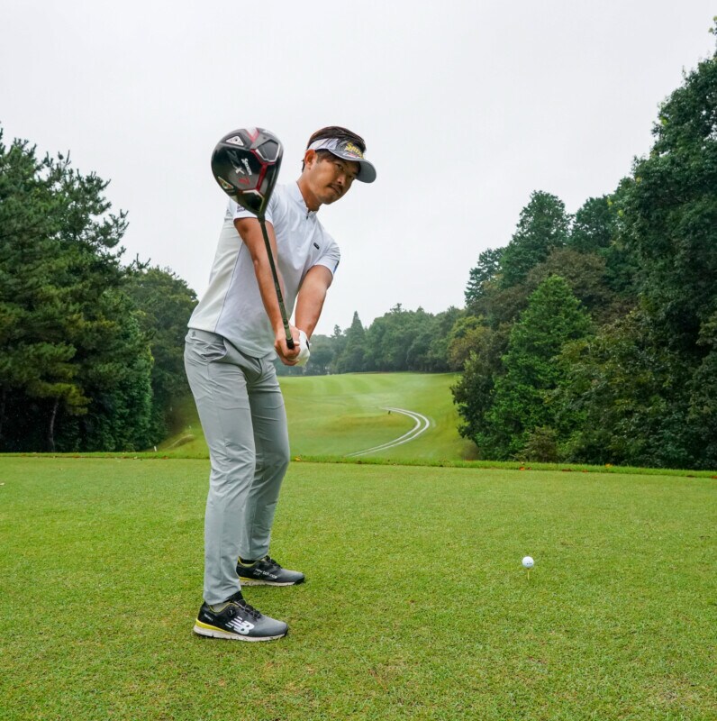 フェースの向きをコントロールするコツは?「背中のラインと…」人気コーチが解説