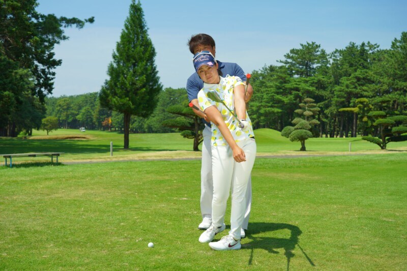 胸を目標に向けると距離感が合う！女子プロがツアーで実践するワザ