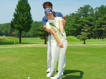 胸を目標に向けると距離感が合う！女子プロがツアーで実践するワザ