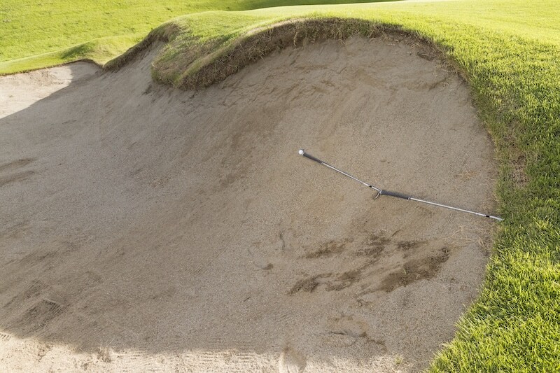 バンカーは“ダフれるアドレス”を作るのが大事!人気コーチが解説