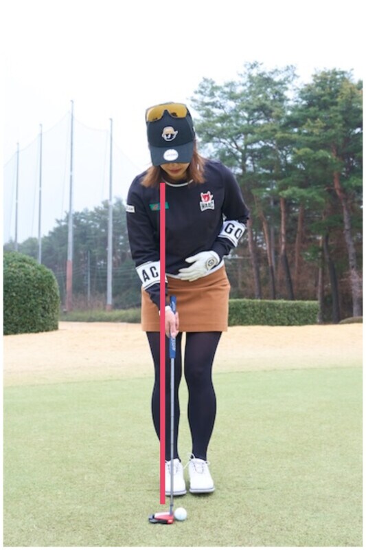 どっちが正しいパターの構え方?女子プロがミスの改善方法を解説